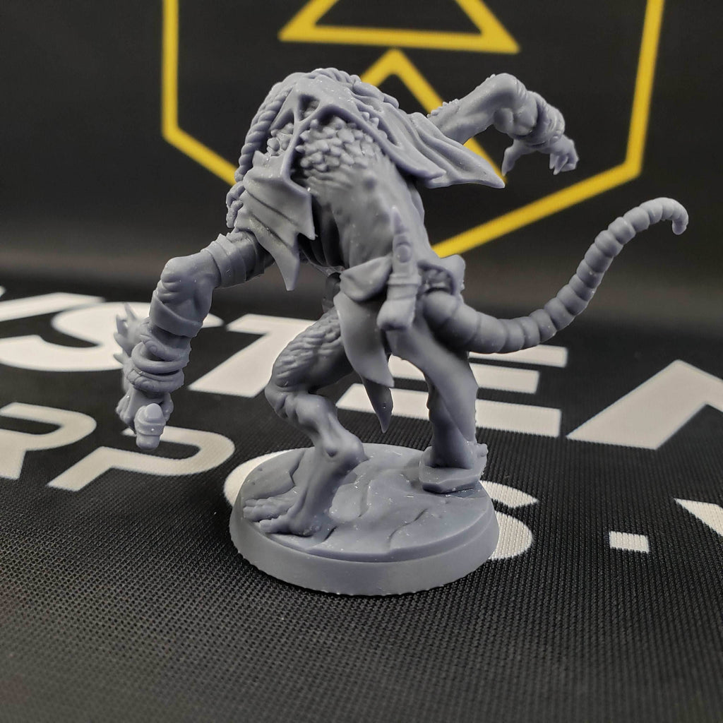 Sandfang Rat Brute: Sculpt A (Male Ratkin Fighter) - Hood / Mace
