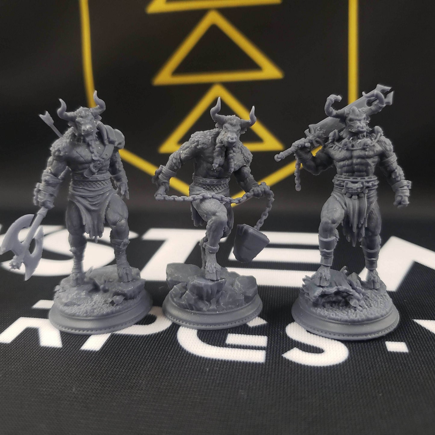 Minotaurs of the Labyrinth's Depths - 32mm Scale / A - Axe