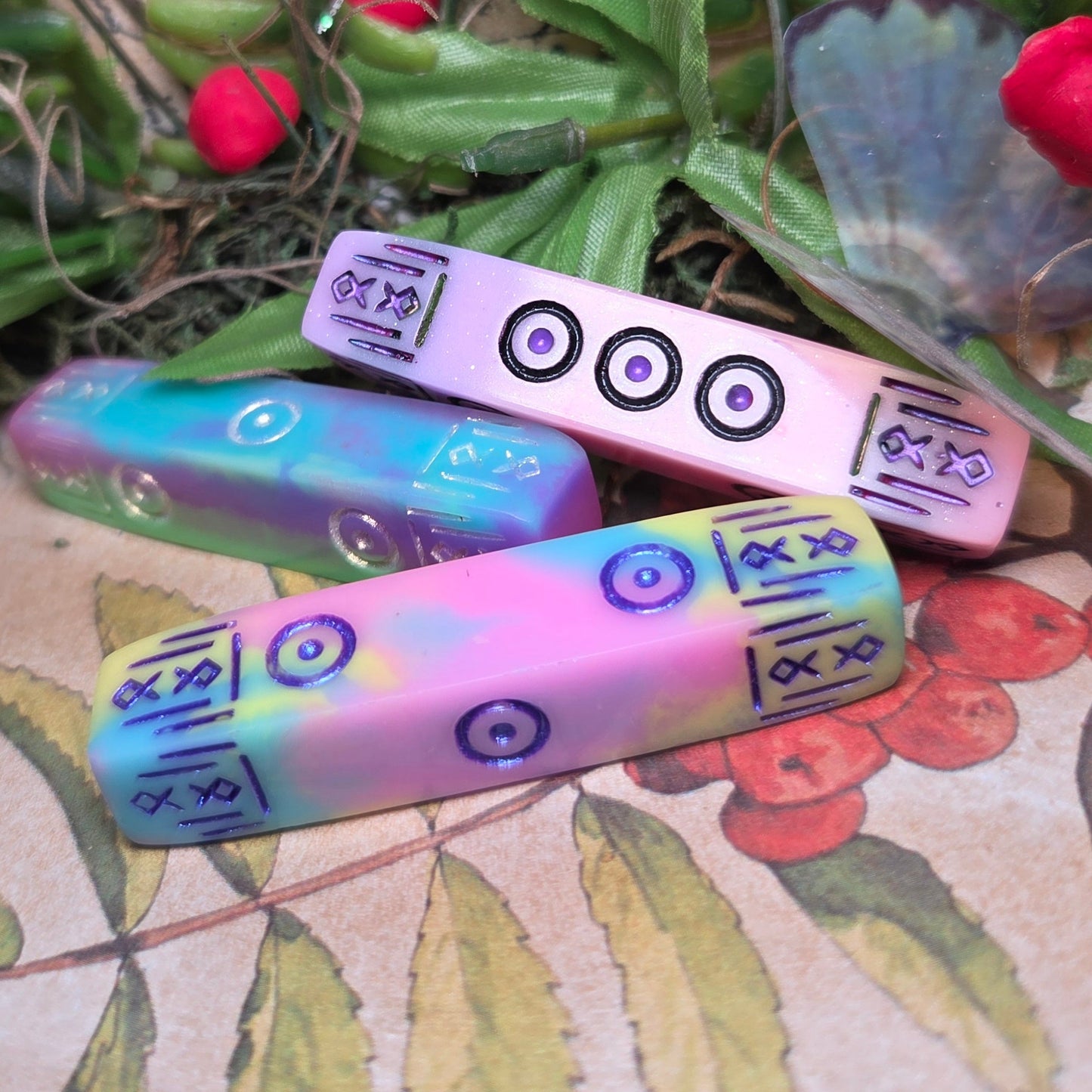 'Preserving History' Rainbow Colorshift Individual Handmade Resin Alternative Shaped Pipped Bar D4 Gaming Dice