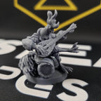 Evan A Vale (Male Aarakocra Rooster Bard) - 