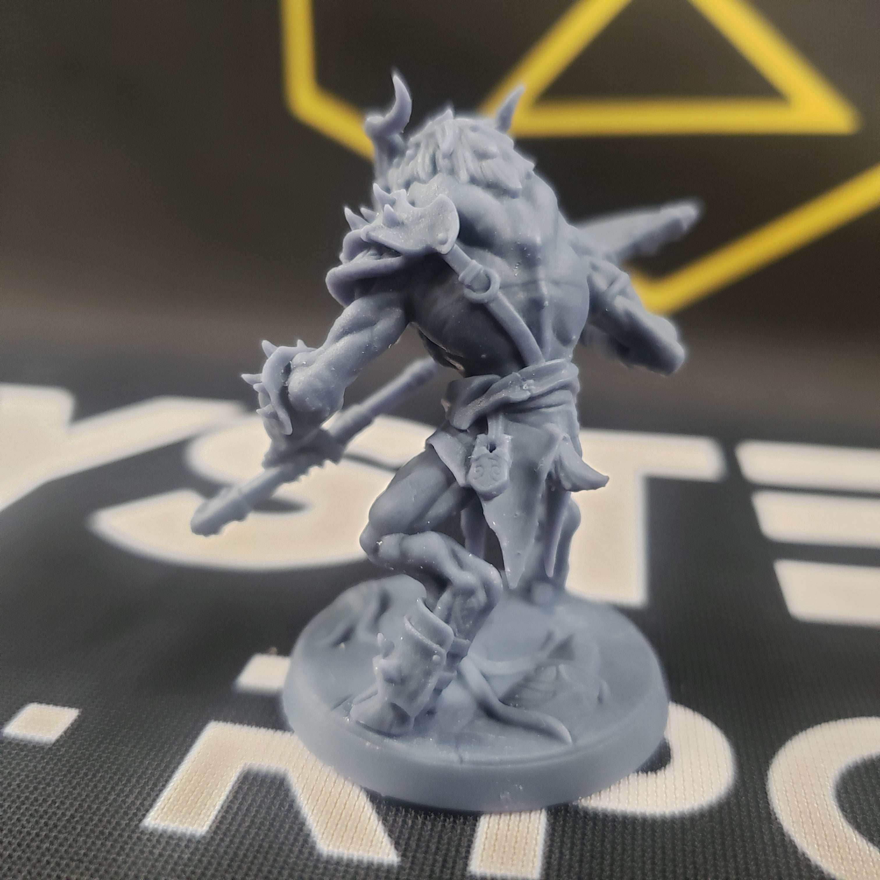 Gobor Warrior - Sculpt A (Male Capra Fighter) - With Helmet / Scythe