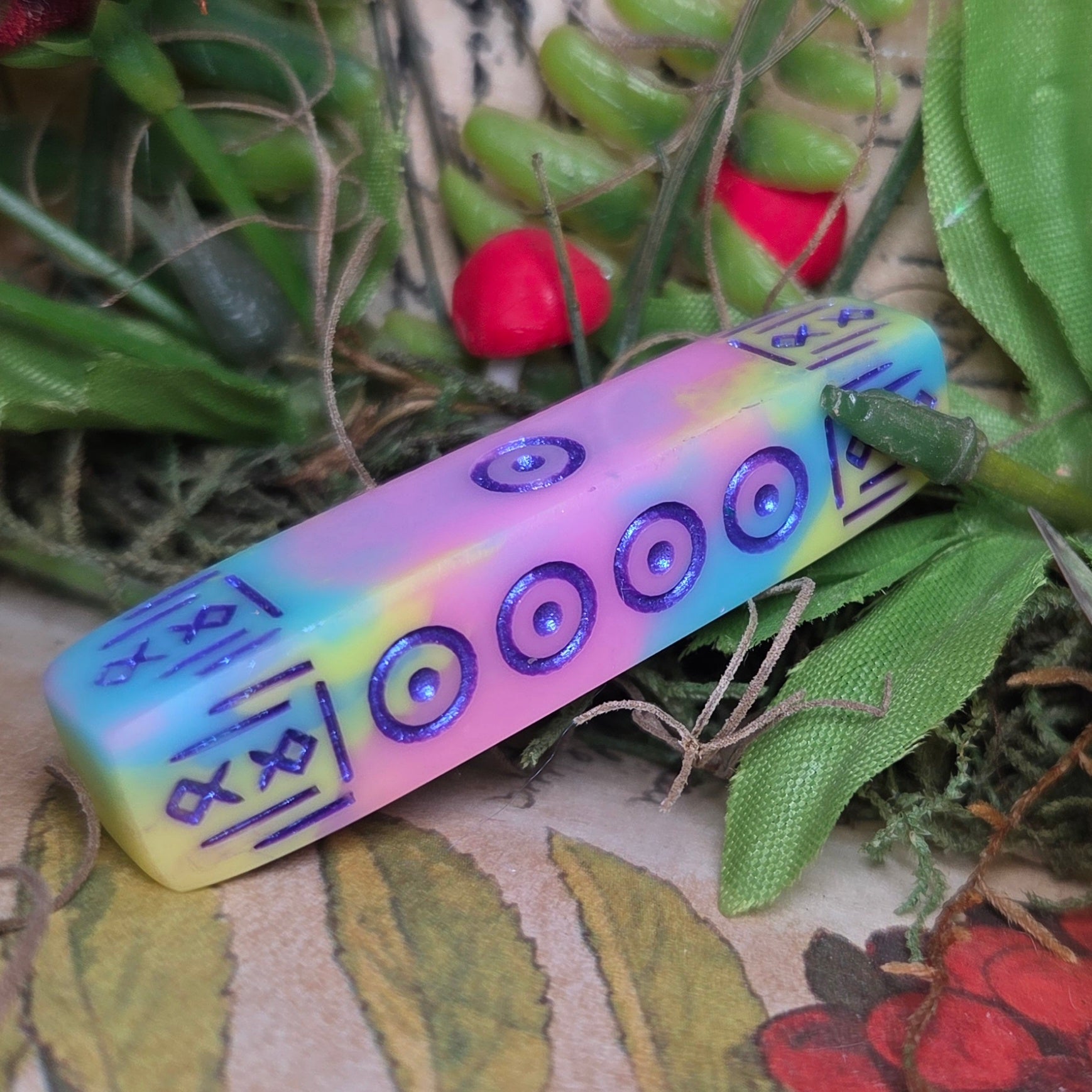 'Preserving History' Rainbow Colorshift Individual Handmade Resin Alternative Shaped Pipped Bar D4 Gaming Dice