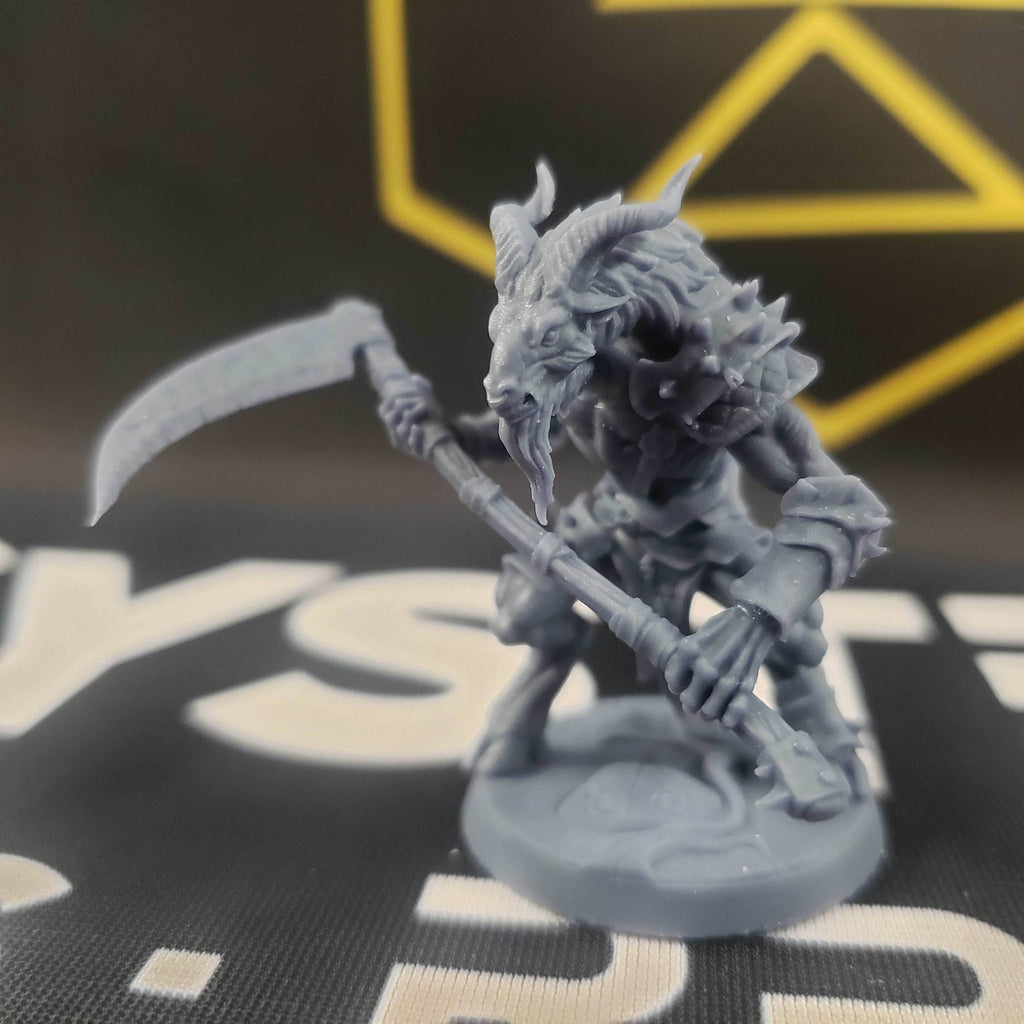 Gobor Warrior - Sculpt A (Male Capra Fighter) - With Helmet / Scythe