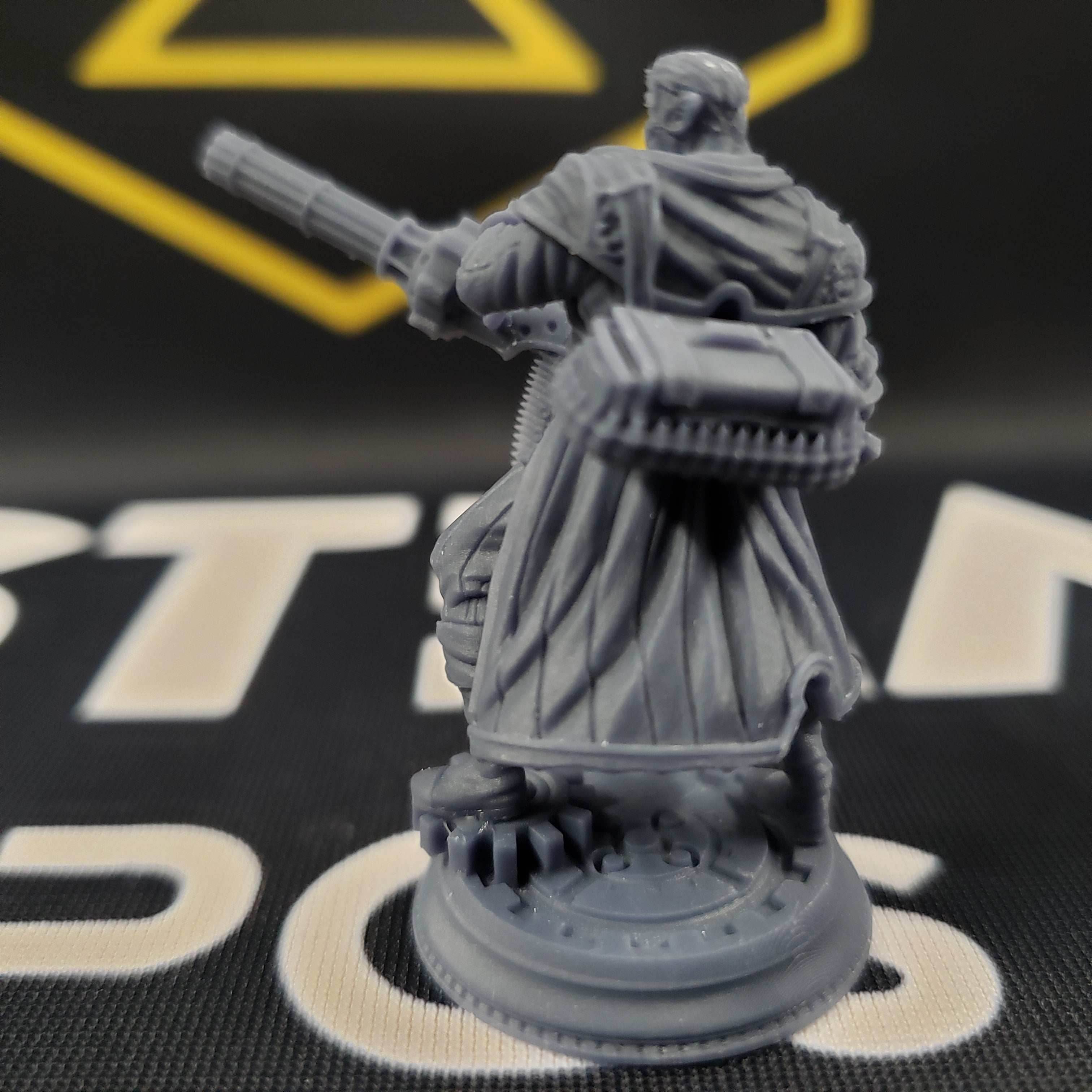 Tomas Lumens, Unbridled Inventor (Male Half-Orc Artificer) - 32mm Scale