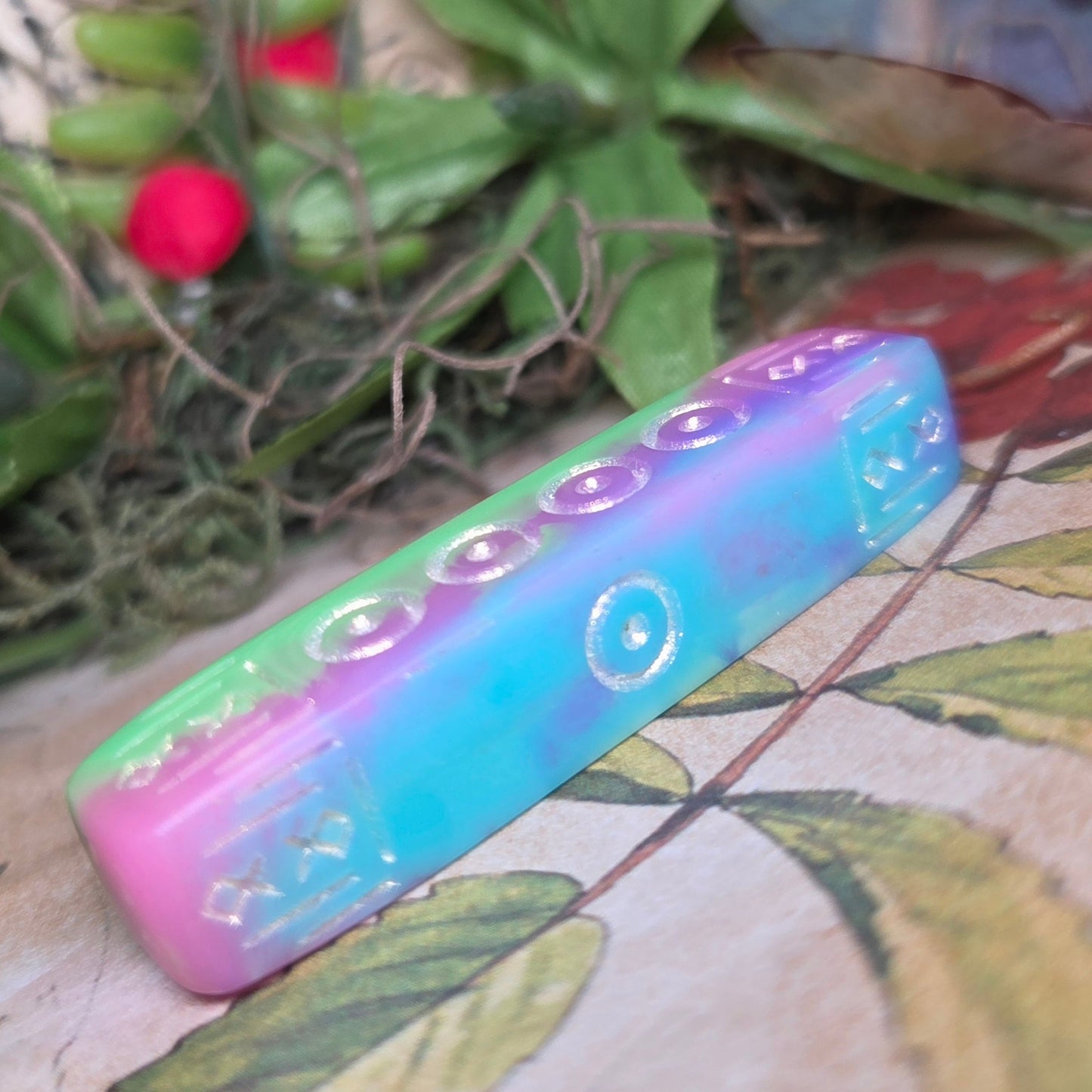 'Preserving History' Rainbow Colorshift Individual Handmade Resin Alternative Shaped Pipped Bar D4 Gaming Dice