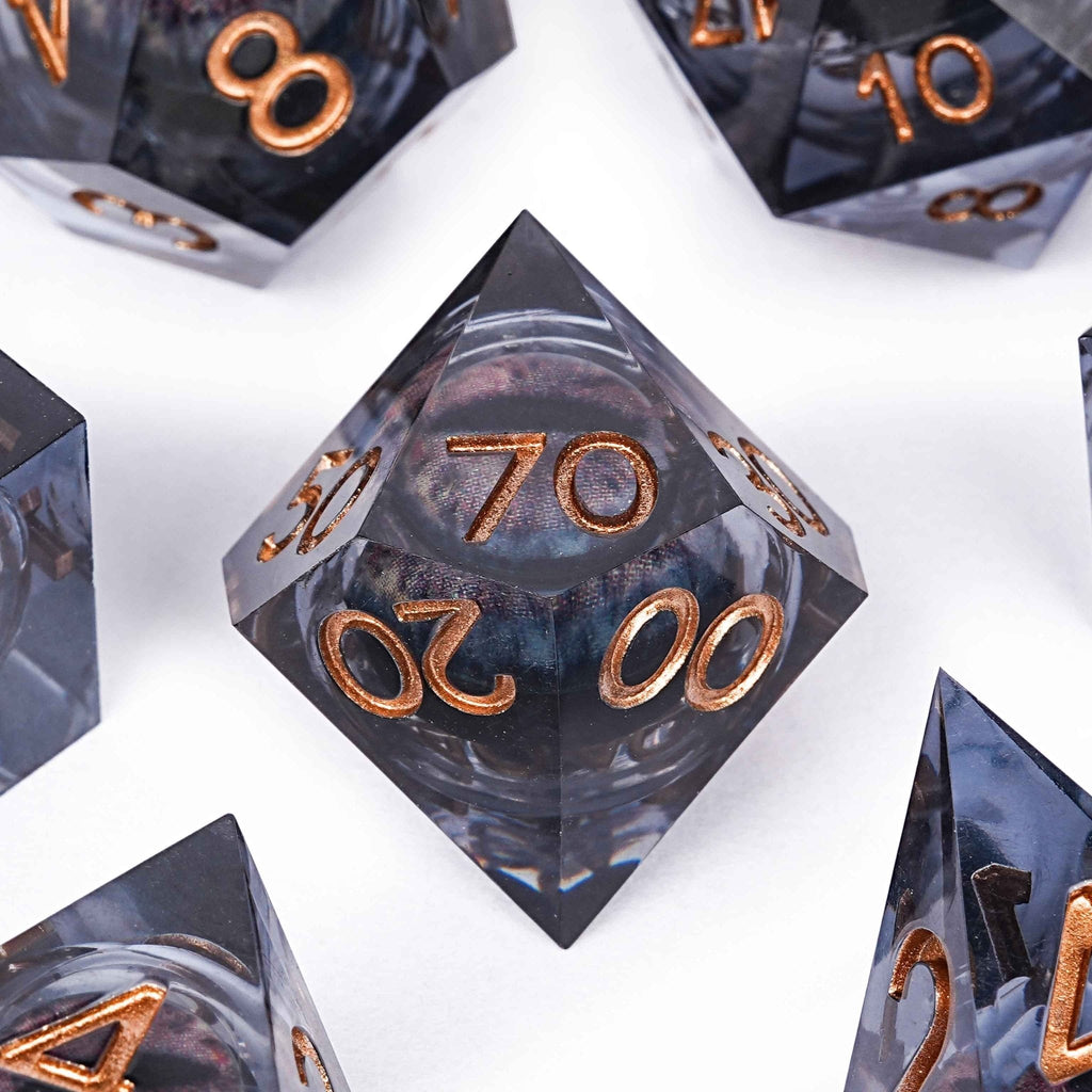 Sharp-edged black dragon's eye transparent liquid core resin DND dice set + copper font