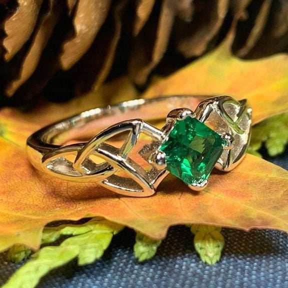 Sylvia Trinity Knot Ring - 5 / Emerald