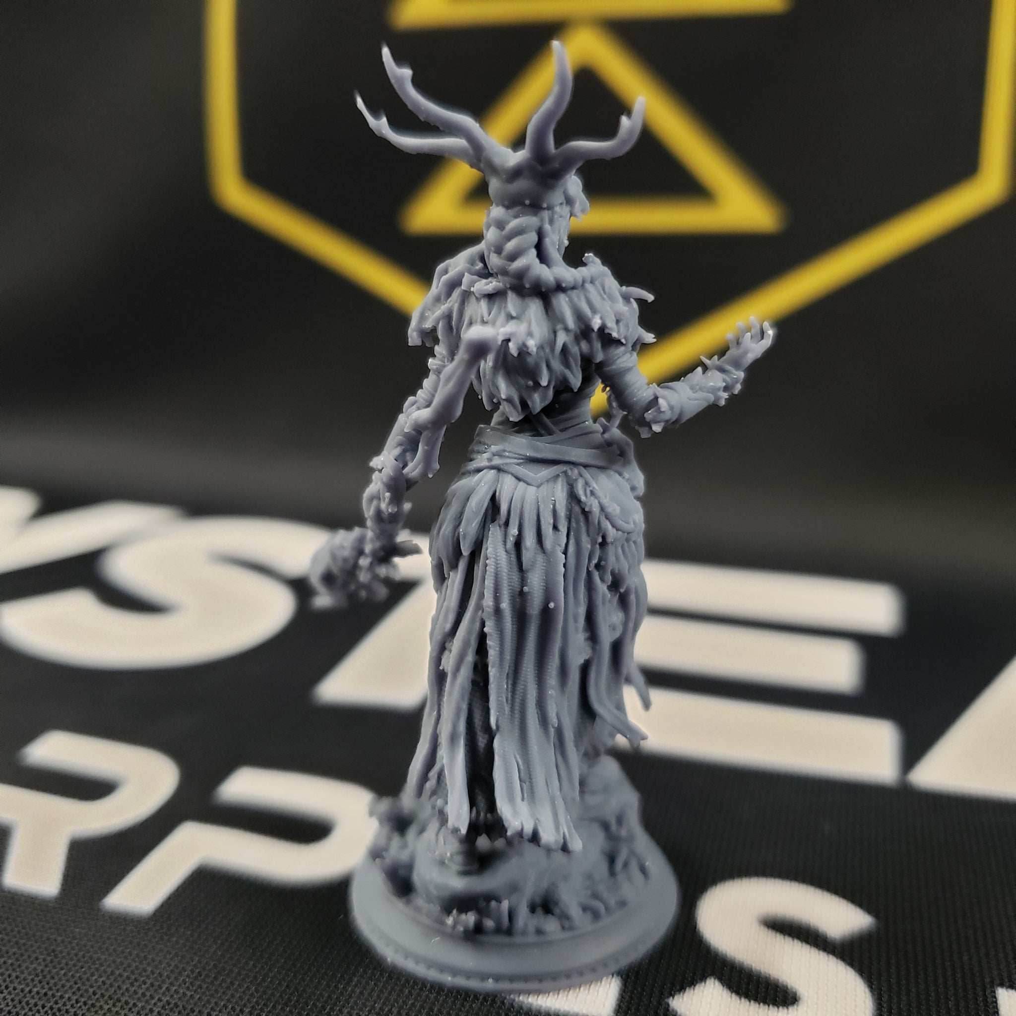 Turak'tali, Colossal Druid of the Valley (Female Goliath Druid) - 32mm Scale