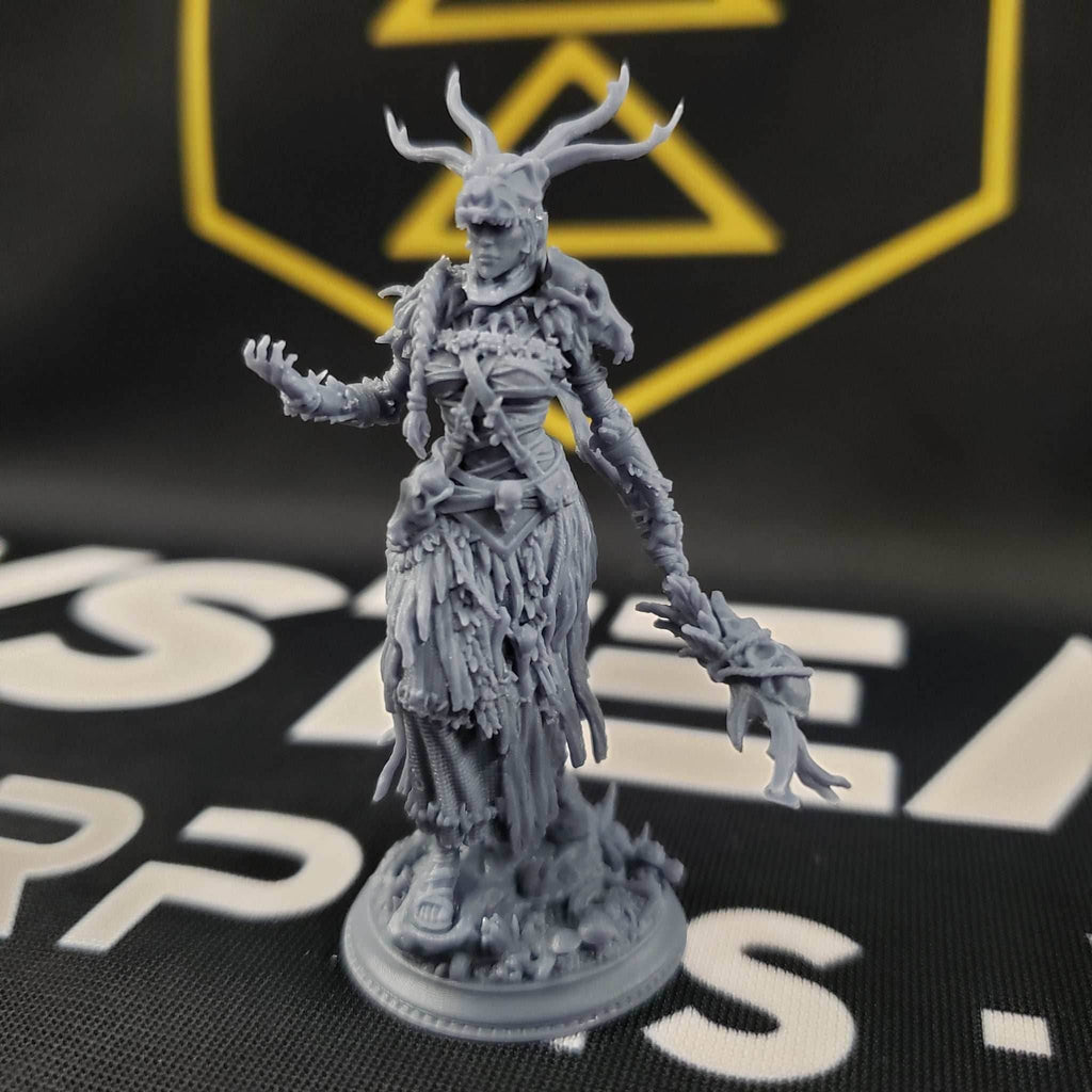 Turak'tali, Colossal Druid of the Valley (Female Goliath Druid) - 32mm Scale