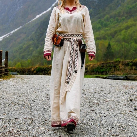 Robe Viking en Naturel avec Bordure Rouge - Incarnez l'Esprit des Vikings