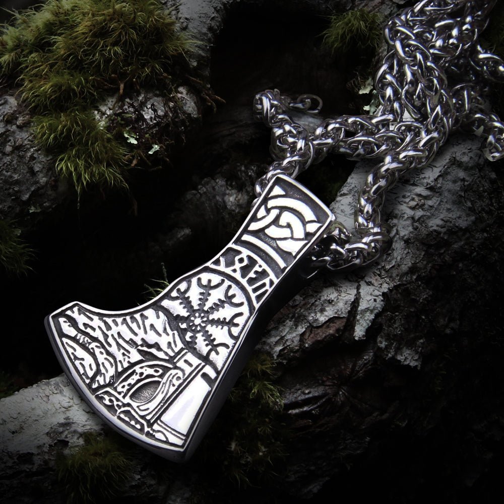 Tête de hache de guerrier viking avec collier pendentif casque de crainte