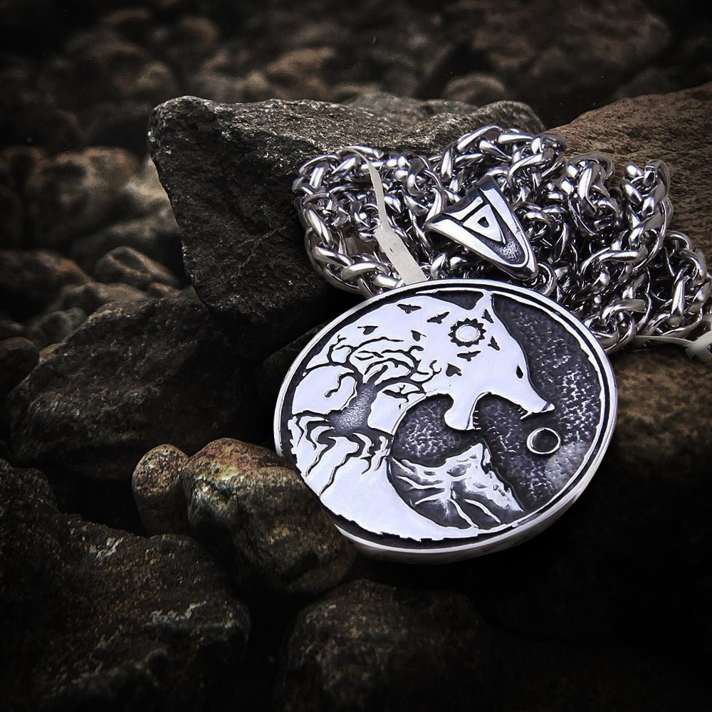 Viking Wolf Hati et Skoll Soleil et Lune Collier nordique | Fabriqué à la main