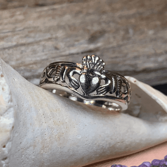 Claddagh Chevron Ring - 6