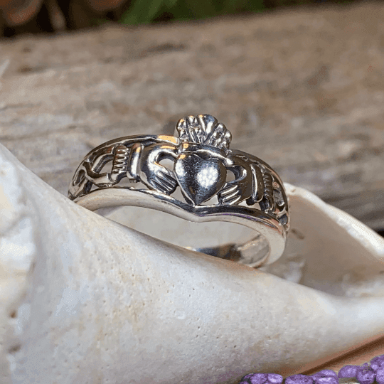Claddagh Chevron Ring - 6