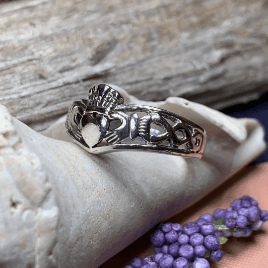 Claddagh Chevron Ring - 6