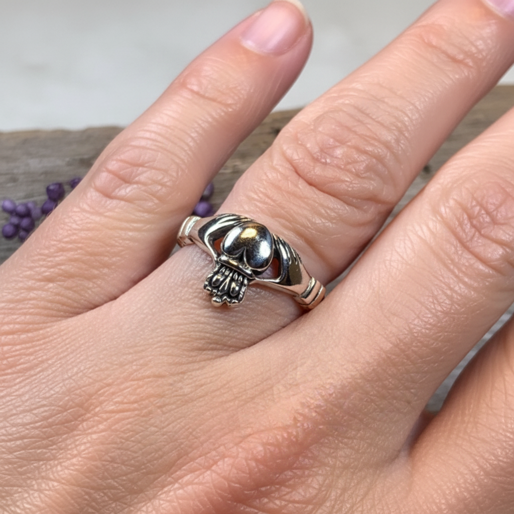 Clara Claddagh Ring