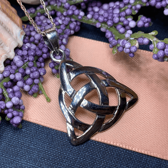 Emaline Celtic Knot Necklace - 18