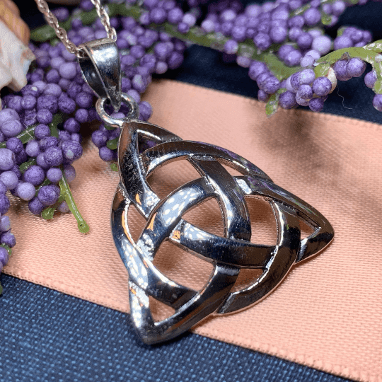 Emaline Celtic Knot Necklace - 18