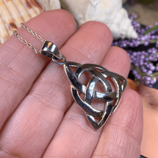 Emaline Celtic Knot Necklace - 18