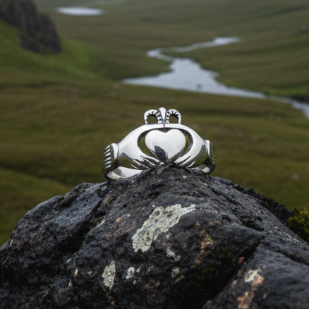 Cushina Claddagh Ring
