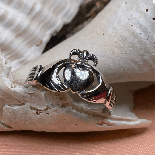 Cushina Claddagh Ring - 6