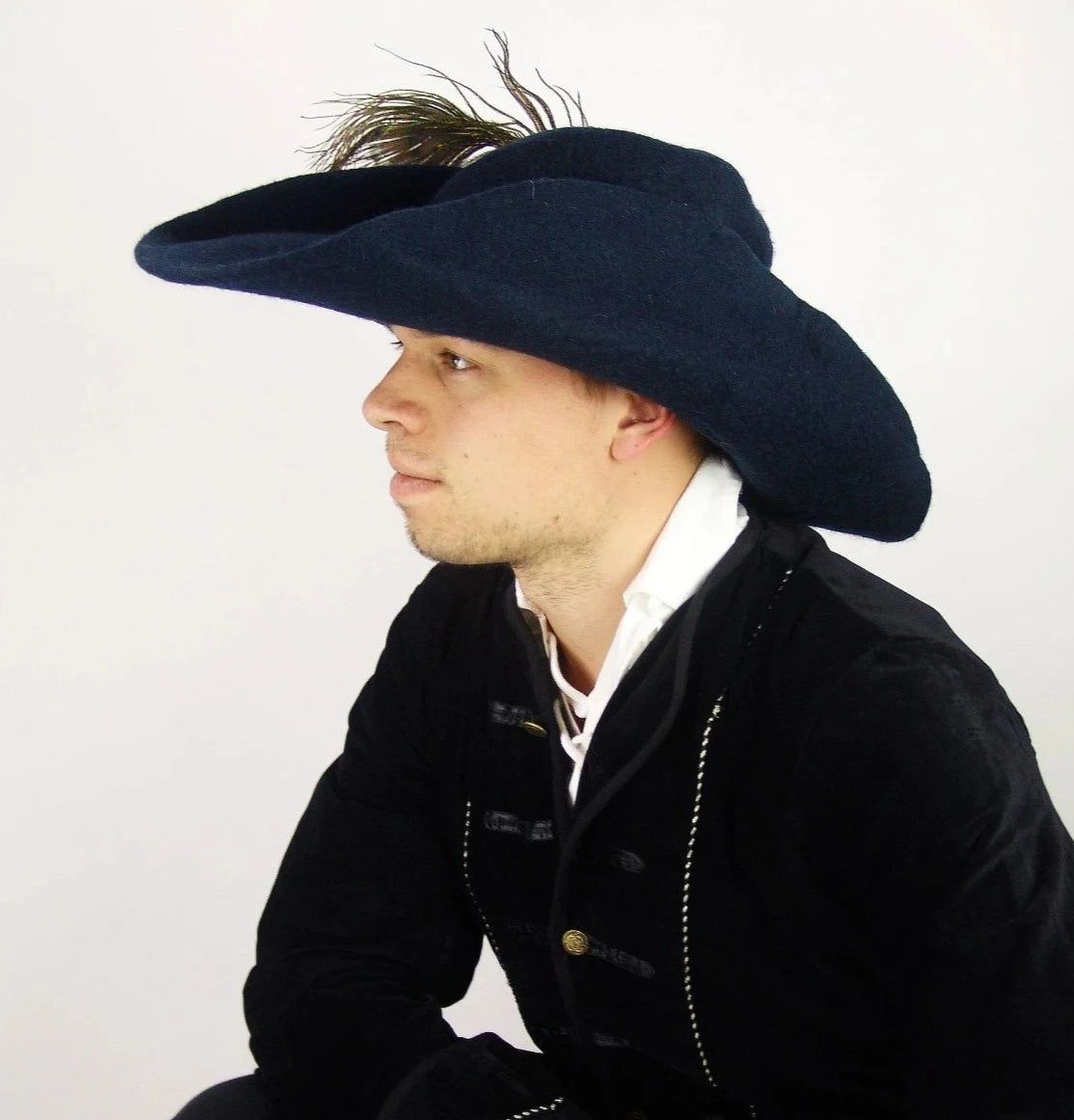 Sombrero de Lana Gris Oscuro con Pluma | Ala ancha clásica.